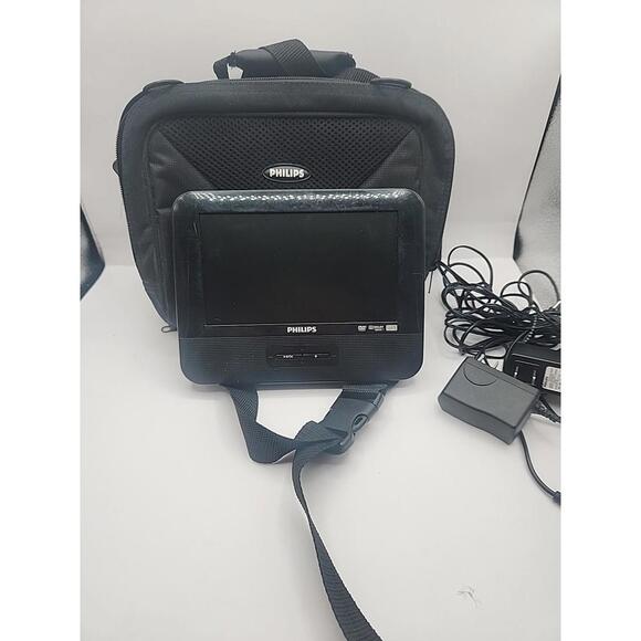 Philips PD7016 Portable DVD Player 7" LCD with 2 Power Cords And Carrying Case - Picture 1 of 8